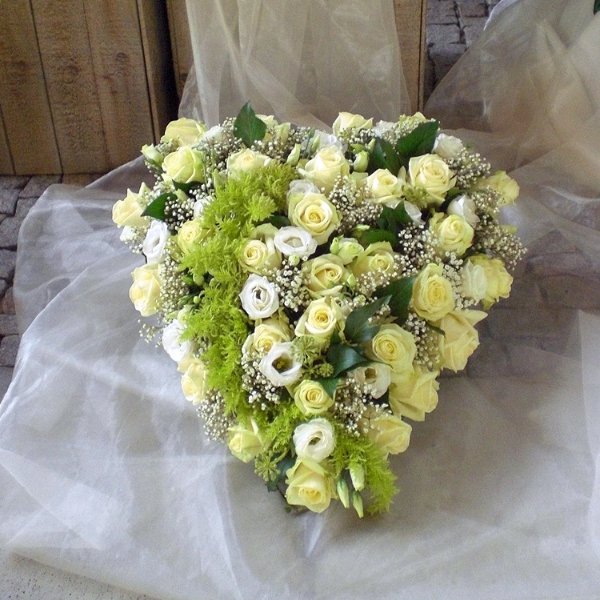 Trauerherz weiße Rosen, Eustomen Bild 1