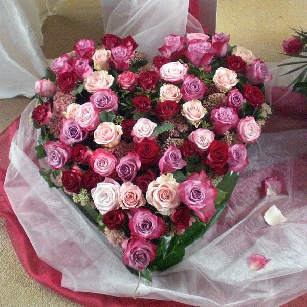 Trauerherz  Rosen in verschiedenen rosa Tönen Bild 1